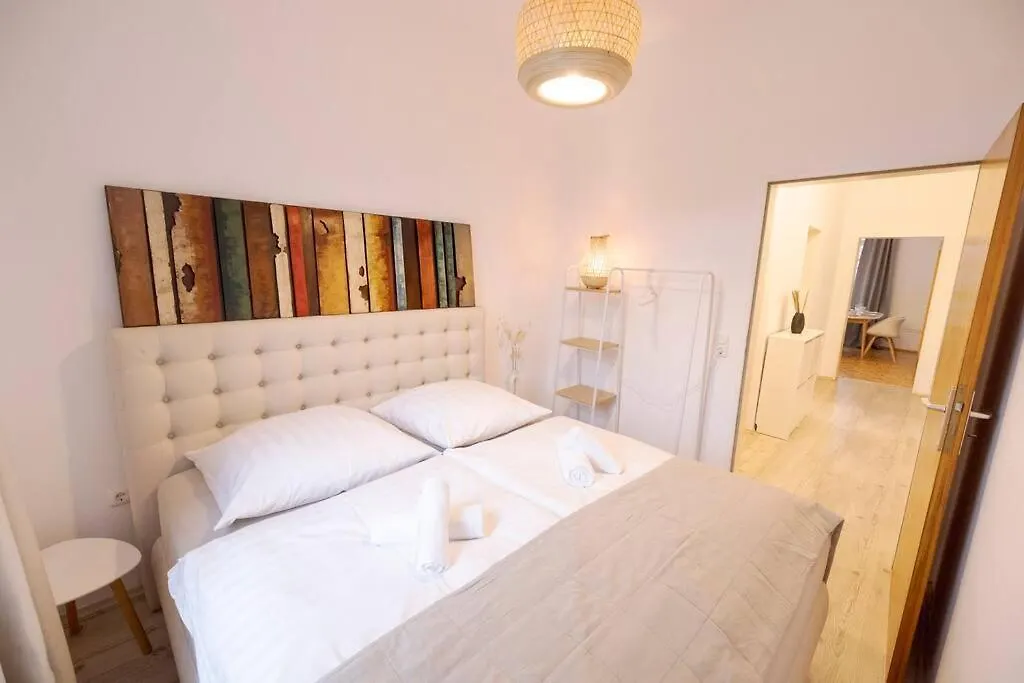 Appartement Geraeumige Und Ruhige Wohnung Am Kanal Hannover