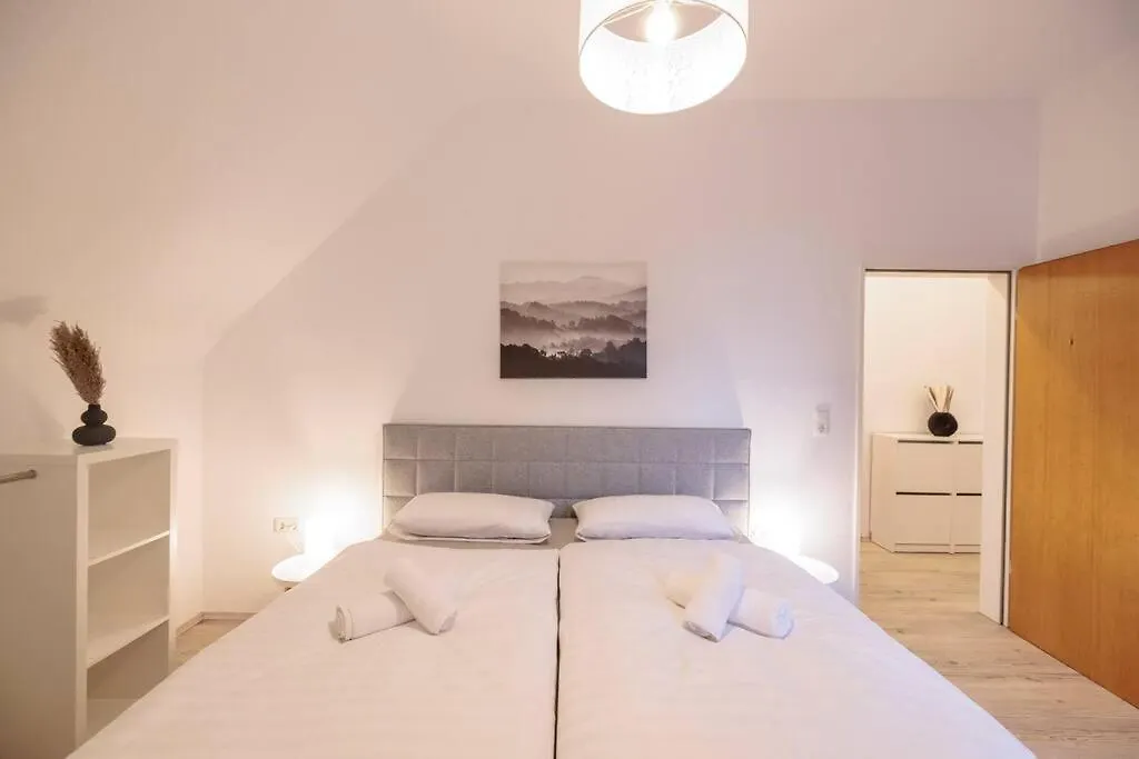Geraeumige Und Ruhige Wohnung Am Kanal Hannover Duitsland