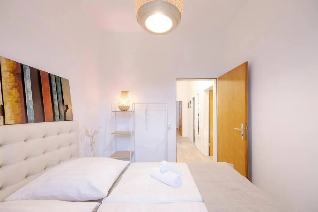 Appartement Geraeumige Und Ruhige Wohnung Am Kanal Hannover