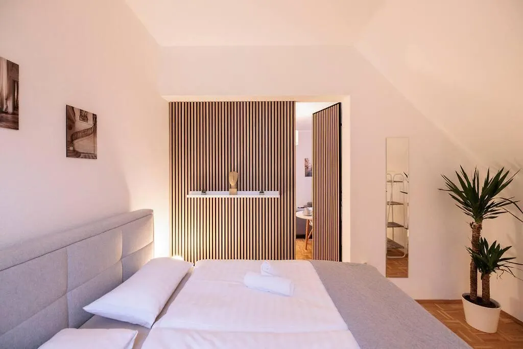 Geraeumige Und Ruhige Wohnung Am Kanal Hannover