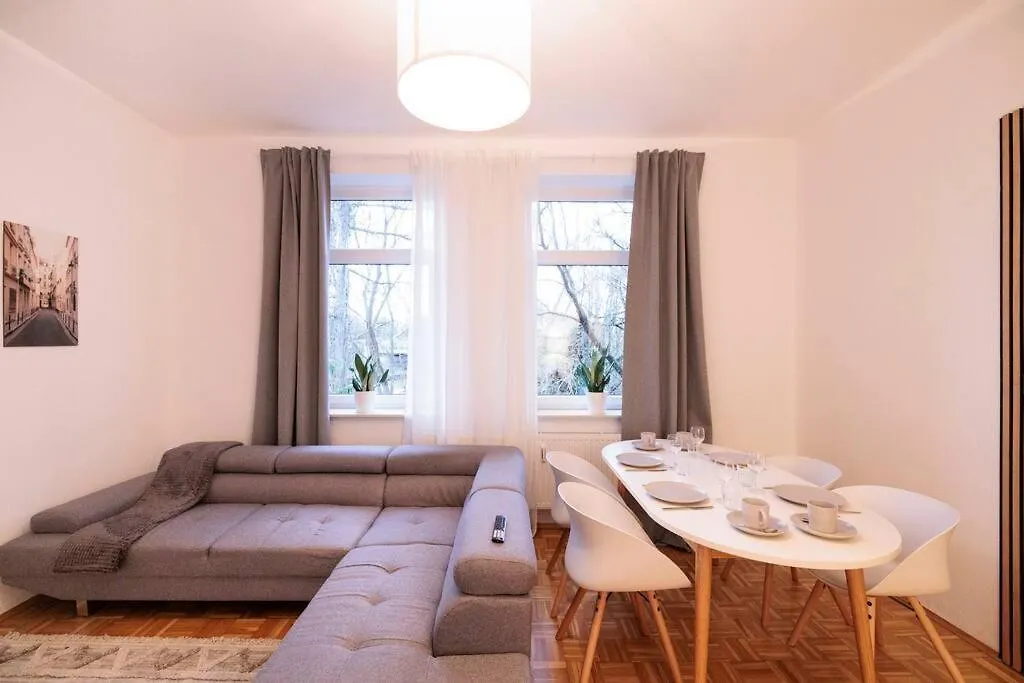 Geraeumige Und Ruhige Wohnung Am Kanal Hannover Appartement