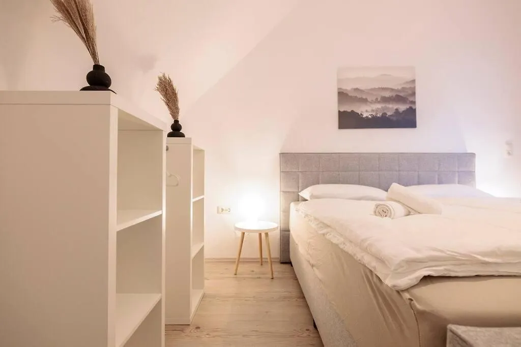 Appartement Geraeumige Und Ruhige Wohnung Am Kanal Hannover