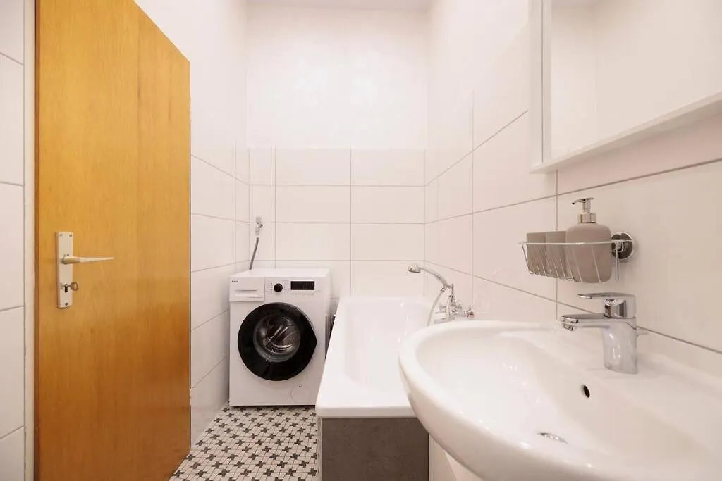 Geraeumige Und Ruhige Wohnung Am Kanal Hannover Appartement
